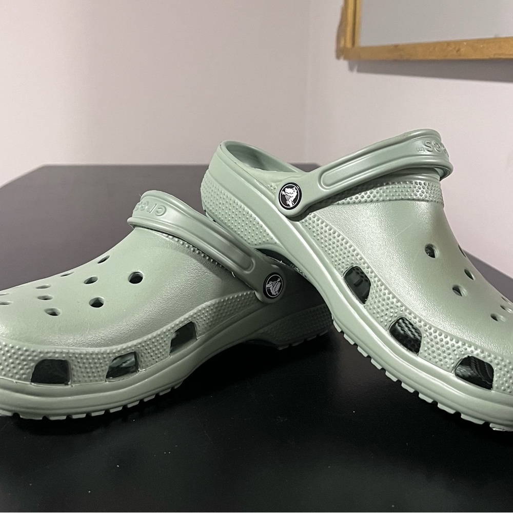 CROCS Olive Green Slip-On Clog, Women’s size 10/Mens size 8